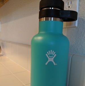 64oz Hydro Flask Growler /w black lid.
